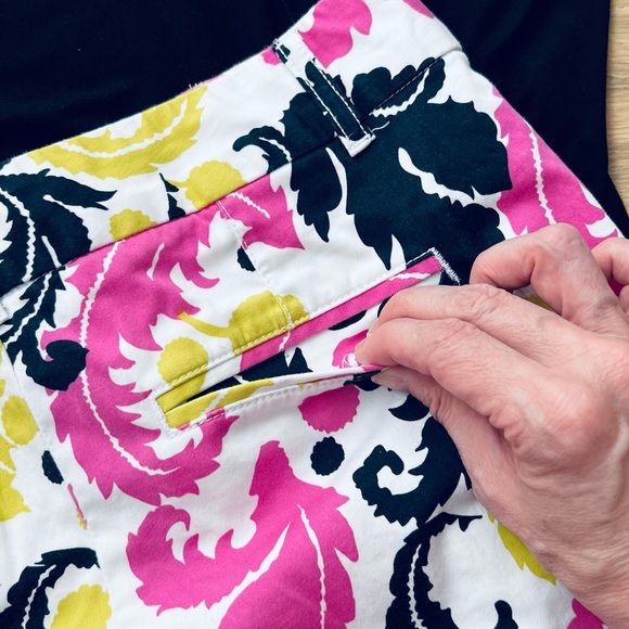 Banana Republic Milly Collection Shorts, Filigree patterned, ladies Size 0. - Picture 6 of 16